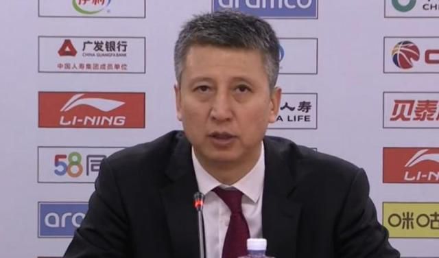 工夫片传奇影星李小龙的生平故事行将被好莱坞搬上年夜银幕，这部影片叫做《龙之降生》(Birth of the Dragon)，由QED国际和Groundswell制片公司结合建造，影片不但是李小龙生平列传，也会是一部工夫动作片。故事将集中在李小龙较少人谈及的一面，包罗1965年在旧金山他与另外一武林高手黄泽平易近的闭门决战。